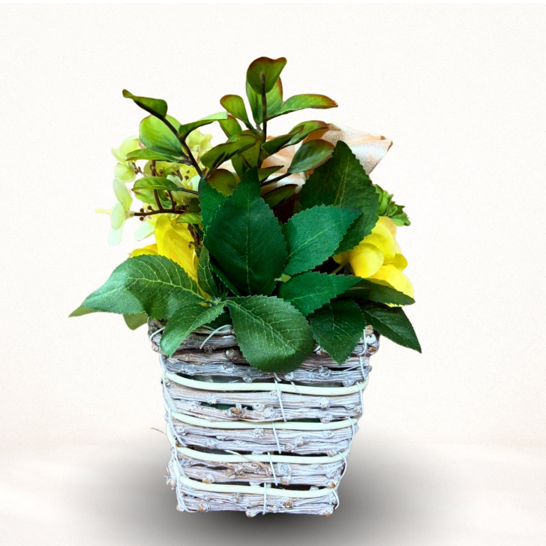 ひのきろうずのナチュラルアレンジ ― ホワイトろうずとグリーンのやさしい調和 ―