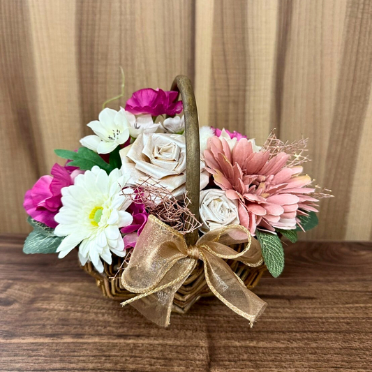 ふわりと咲く幸せバスケット -ひのきろうずの華やぎアレンジ-