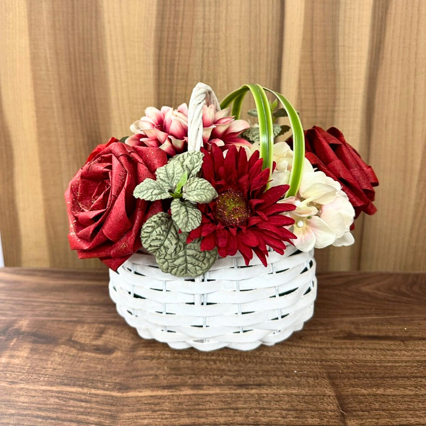 赤薔薇のバスケット -心を灯すクラシカルアレンジメント-