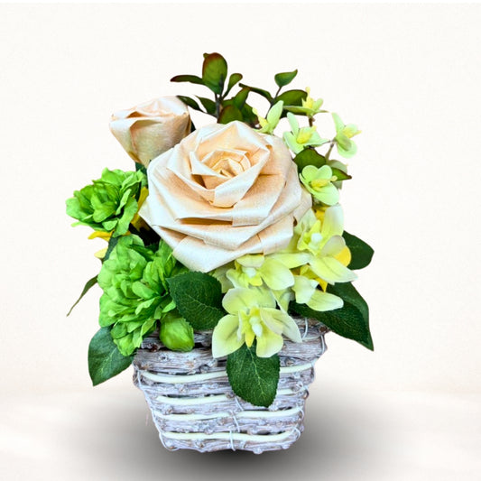 ひのきろうずのナチュラルアレンジ ― ホワイトろうずとグリーンのやさしい調和 ―