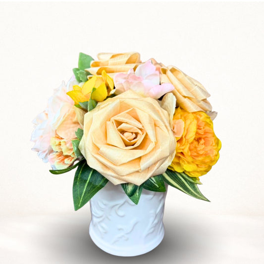 ペールイエローとやさしい彩りのナチュラルフラワー －ひのきろうずアレンジメント－