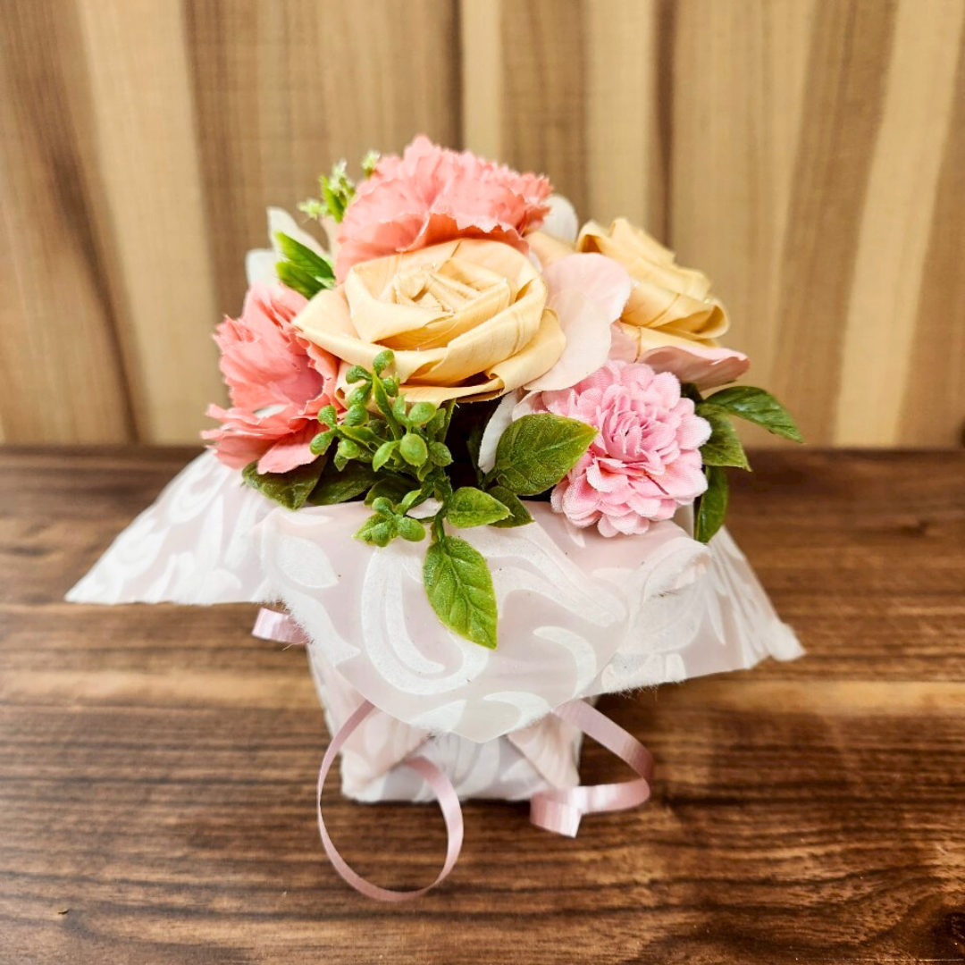 やさしさを束ねた、ひのきの鉢花（ピンク）
