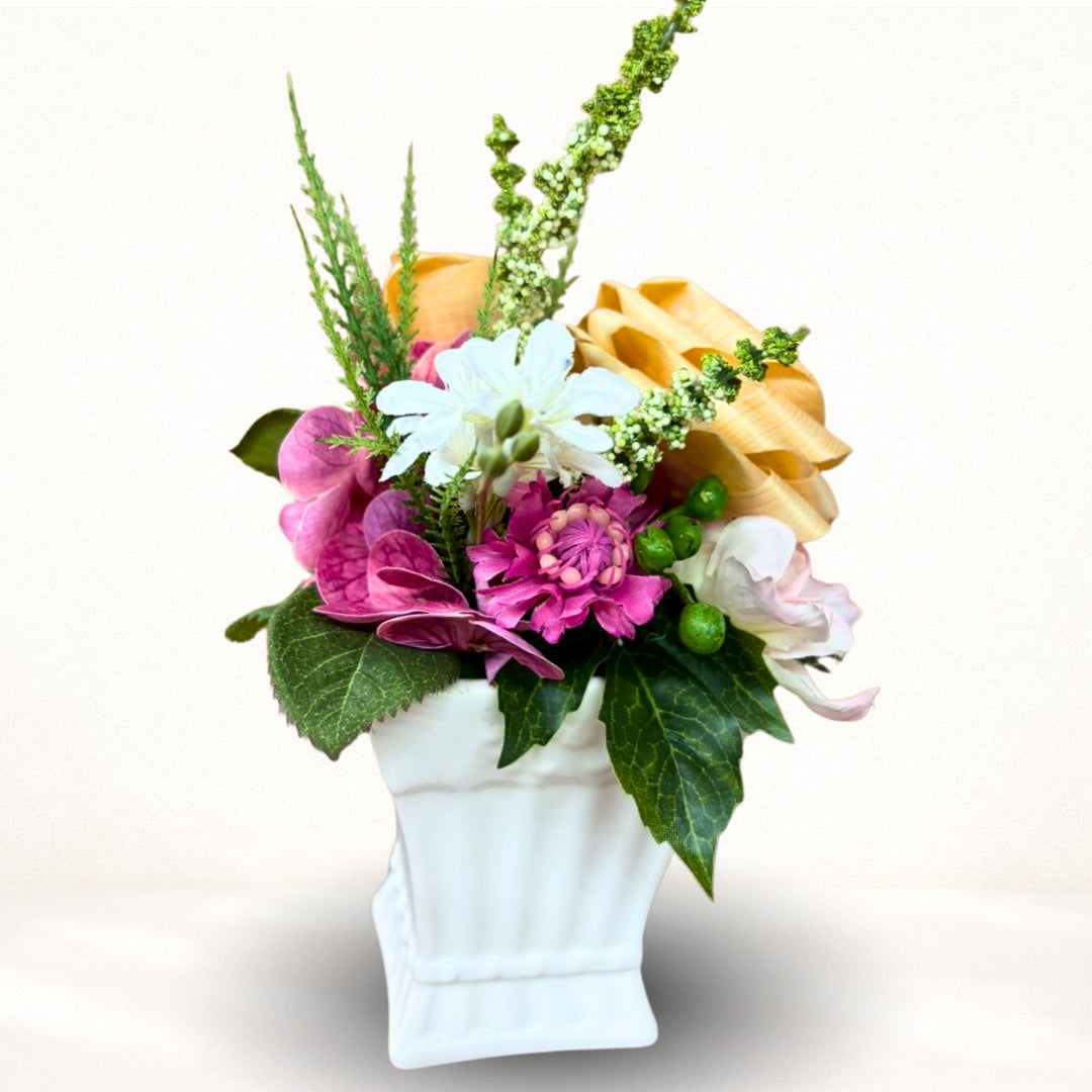 やさしく華やぐ、木のぬくもりアレンジ －ひのきろうずアレンジメント－