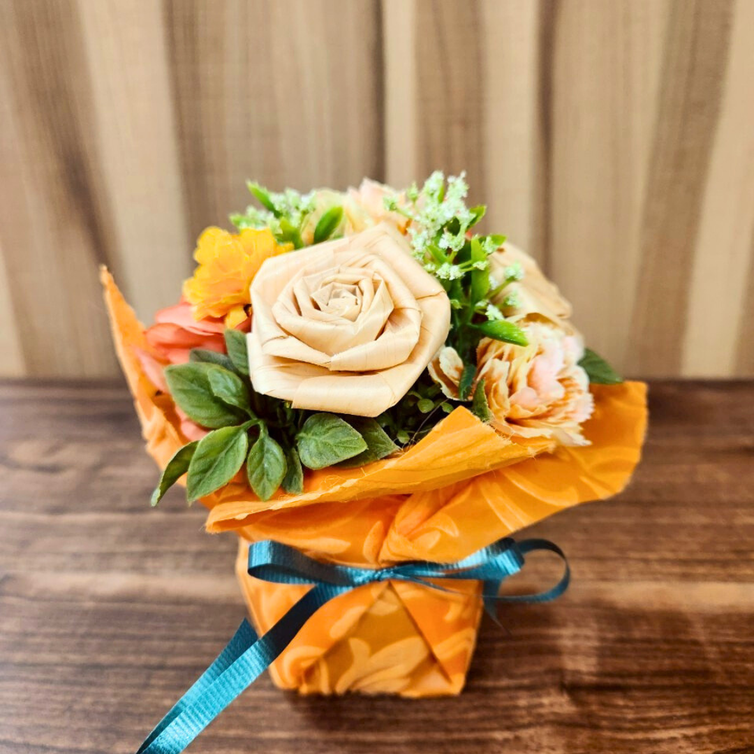 やさしさを咲かせる、ひのきの鉢花（オレンジ）