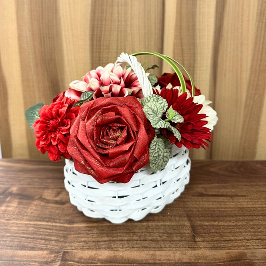 赤薔薇のバスケット －心を灯すクラシカルアレンジメント－