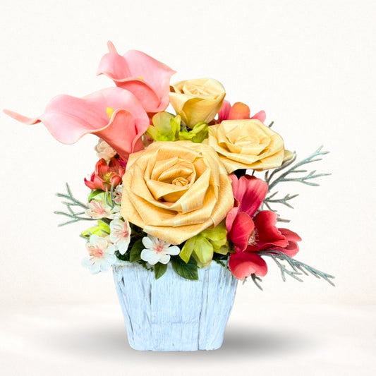 ひのきろうずとカラーの優美アレンジ｜やさしい彩りのフラワーインテリア