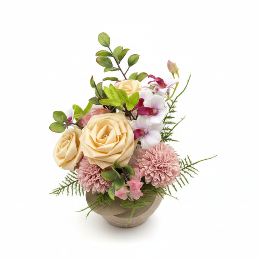 ナチュラルローズとピンクマムの上品フラワーアレンジ