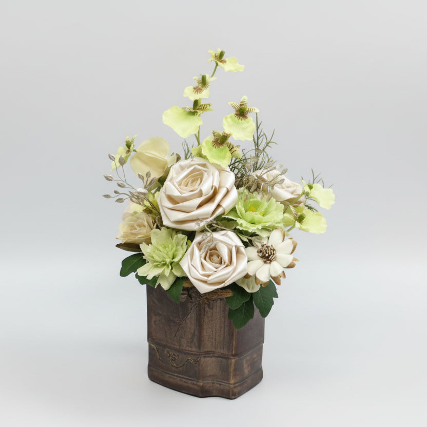 シャンパンローズ＆ライムグリーンの上品フラワーアレンジ