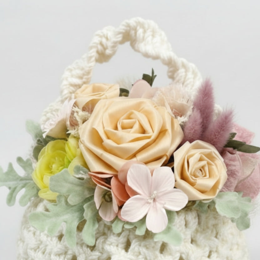 ナチュラル編みバスケットのフラワーアレンジ｜大人可愛いインテリアフラワー