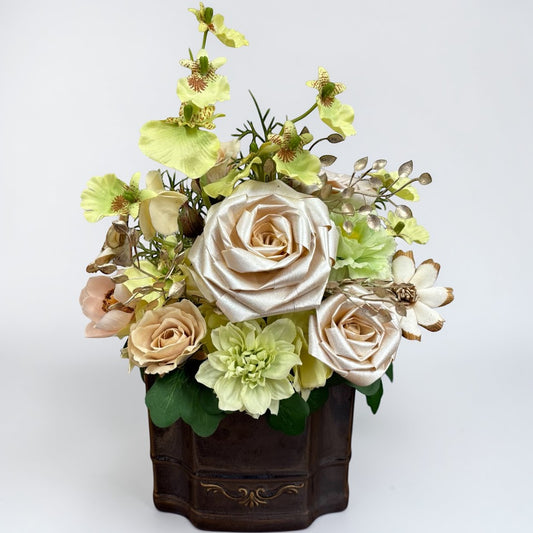 シャンパンローズ＆ライムグリーンの上品フラワーアレンジ