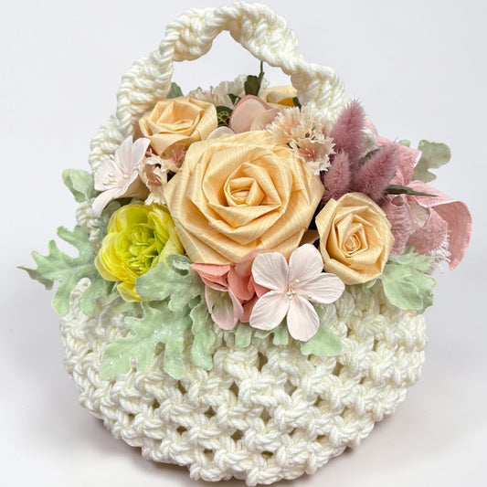 ナチュラル編みバスケットのフラワーアレンジ｜大人可愛いインテリアフラワー